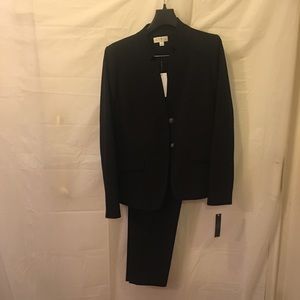TAHARI 2PC Suit